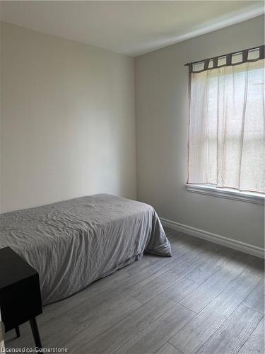 471 Highbury Avenue, London, ON - Indoor Photo Showing Bedroom