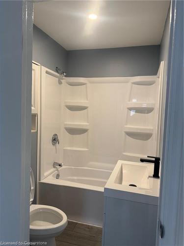 471 Highbury Avenue, London, ON - Indoor Photo Showing Bathroom