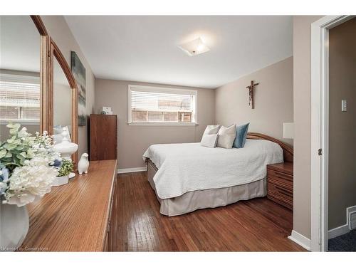 55 Grange Drive, Brampton, ON - Indoor Photo Showing Bedroom