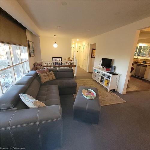 93 Water Street E, Elora, ON - Indoor Photo Showing Living Room