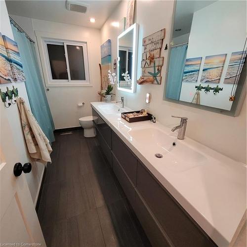 93 Water Street E, Elora, ON - Indoor Photo Showing Bathroom