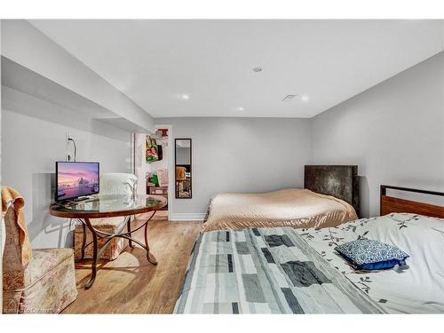 70 Gainsborough Road, Hamilton, ON - Indoor Photo Showing Bedroom