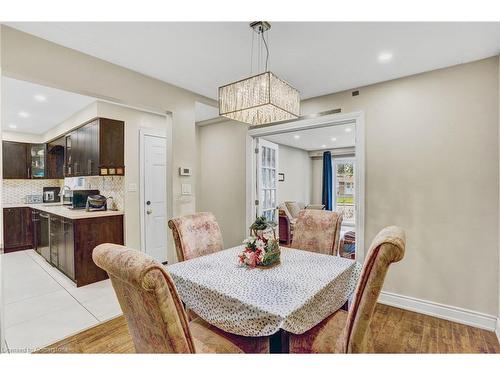 70 Gainsborough Road, Hamilton, ON - Indoor Photo Showing Dining Room