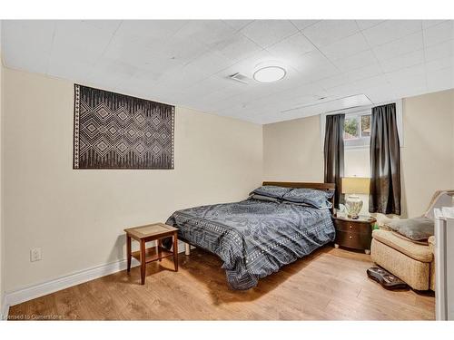 70 Gainsborough Road, Hamilton, ON - Indoor Photo Showing Bedroom