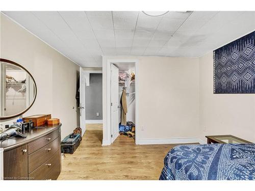 70 Gainsborough Road, Hamilton, ON - Indoor Photo Showing Bedroom