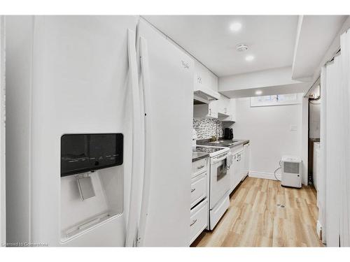 70 Gainsborough Road, Hamilton, ON - Indoor Photo Showing Kitchen