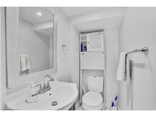 70 Gainsborough Road, Hamilton, ON - Indoor Photo Showing Bathroom