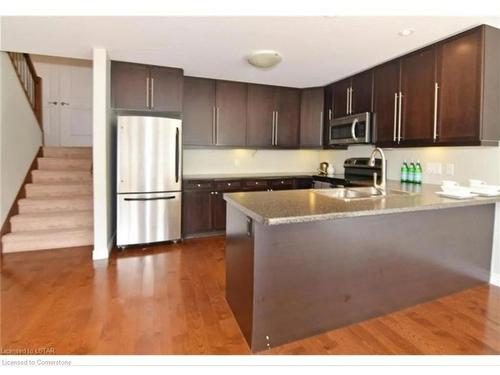 50-1050 Oakcrossing Gate, London, ON - Indoor Photo Showing Kitchen With Double Sink