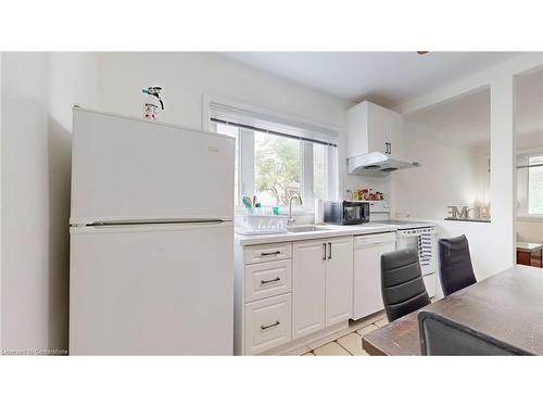 5177 Kitchener Street, Niagara Falls, ON - Indoor Photo Showing Kitchen