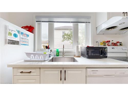 5177 Kitchener Street, Niagara Falls, ON - Indoor Photo Showing Kitchen