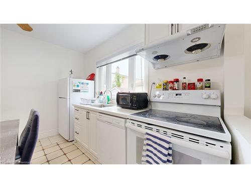 5177 Kitchener Street, Niagara Falls, ON - Indoor Photo Showing Kitchen