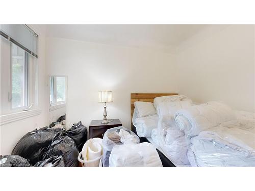 5177 Kitchener Street, Niagara Falls, ON - Indoor Photo Showing Bedroom