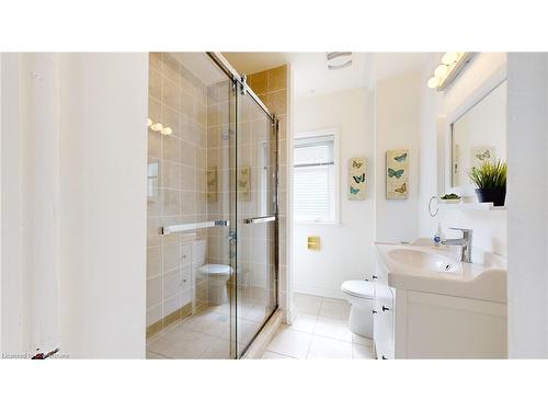 5177 Kitchener Street, Niagara Falls, ON - Indoor Photo Showing Bathroom