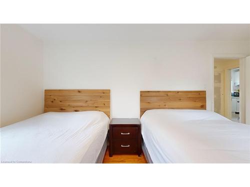 5177 Kitchener Street, Niagara Falls, ON - Indoor Photo Showing Bedroom