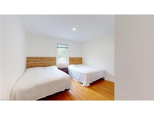 5177 Kitchener Street, Niagara Falls, ON - Indoor Photo Showing Bedroom