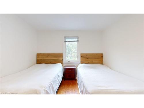 5177 Kitchener Street, Niagara Falls, ON - Indoor Photo Showing Bedroom