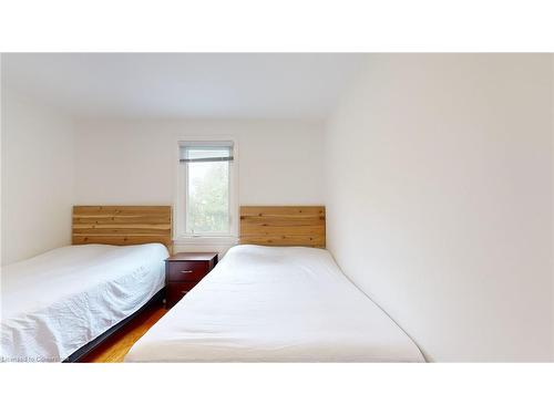 5177 Kitchener Street, Niagara Falls, ON - Indoor Photo Showing Bedroom