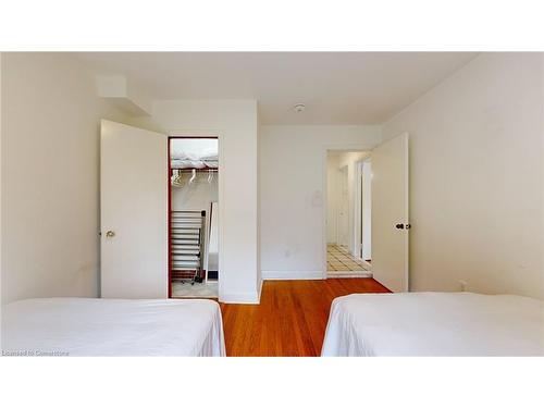 5177 Kitchener Street, Niagara Falls, ON - Indoor Photo Showing Bedroom