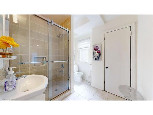 5177 Kitchener Street, Niagara Falls, ON - Indoor Photo Showing Bathroom