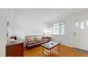 5177 Kitchener Street, Niagara Falls, ON  - Indoor Photo Showing Living Room 