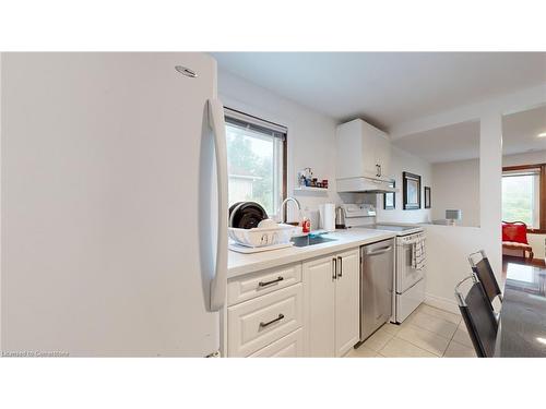 5177 Kitchener Street, Niagara Falls, ON - Indoor Photo Showing Kitchen