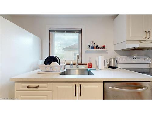 5177 Kitchener Street, Niagara Falls, ON - Indoor Photo Showing Kitchen