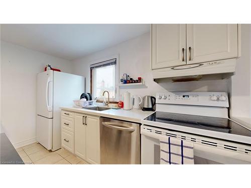 5177 Kitchener Street, Niagara Falls, ON - Indoor Photo Showing Kitchen