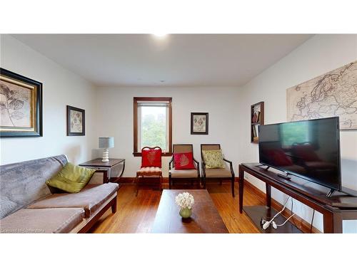 5177 Kitchener Street, Niagara Falls, ON - Indoor Photo Showing Living Room