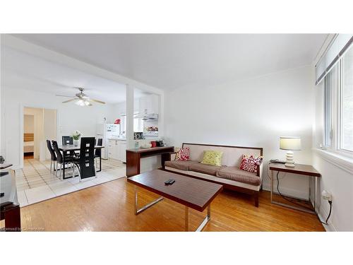 5177 Kitchener Street, Niagara Falls, ON - Indoor Photo Showing Living Room