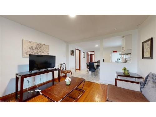 5177 Kitchener Street, Niagara Falls, ON - Indoor Photo Showing Living Room