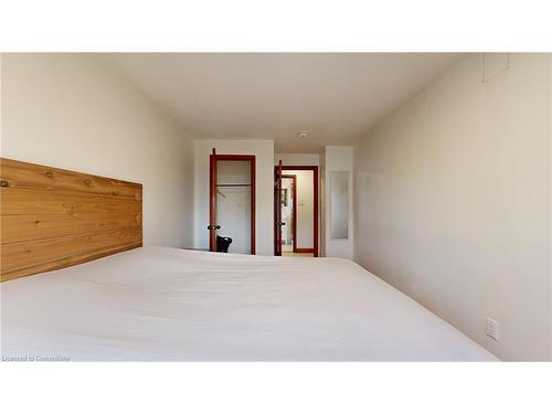 5177 Kitchener Street, Niagara Falls, ON - Indoor Photo Showing Bedroom