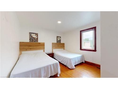 5177 Kitchener Street, Niagara Falls, ON - Indoor Photo Showing Bedroom