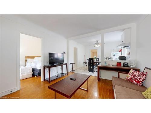 5177 Kitchener Street, Niagara Falls, ON - Indoor Photo Showing Living Room