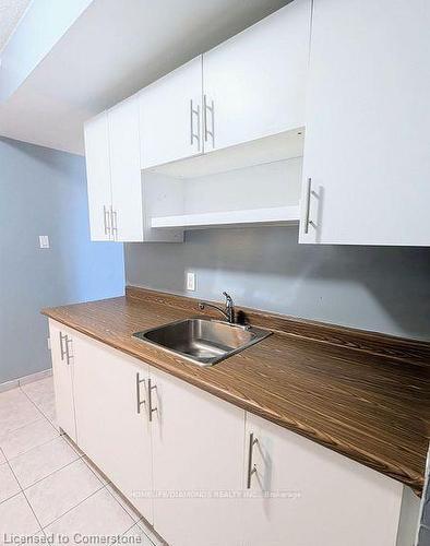 112-1105 Jalna Boulevard, London, ON - Indoor Photo Showing Kitchen