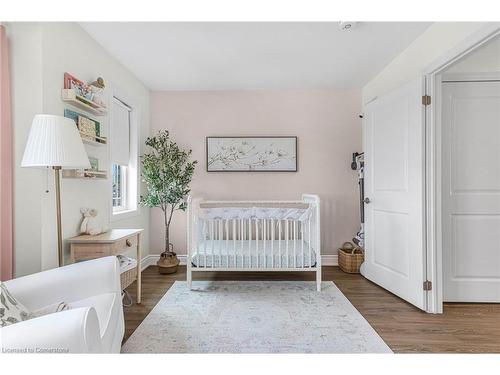 59 Edenrock Drive, Hamilton, ON - Indoor Photo Showing Bedroom