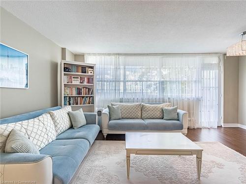 706-80 Grandravine Drive, North York, ON - Indoor Photo Showing Living Room