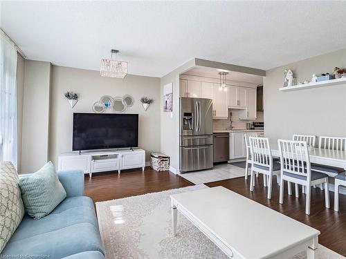 706-80 Grandravine Drive, North York, ON - Indoor Photo Showing Living Room