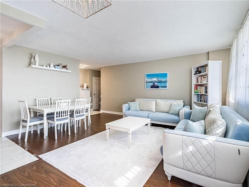 706-80 Grandravine Drive, North York, ON - Indoor Photo Showing Living Room