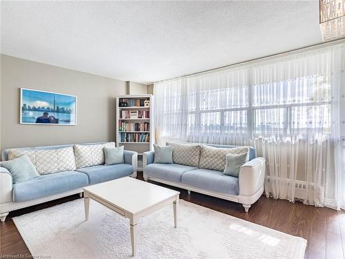 706-80 Grandravine Drive, North York, ON - Indoor Photo Showing Living Room