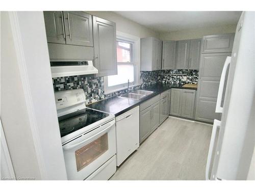 Main-352 East 18Th Street, Hamilton, ON - Indoor Photo Showing Kitchen