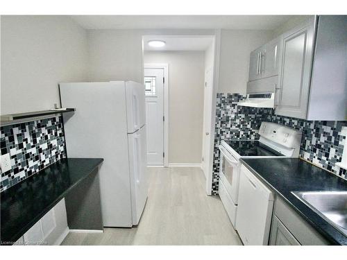 Main-352 East 18Th Street, Hamilton, ON - Indoor Photo Showing Kitchen