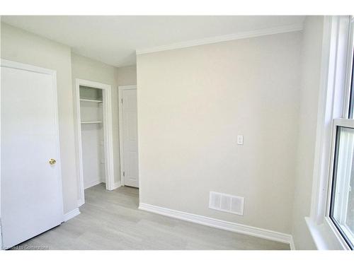 Main-352 East 18Th Street, Hamilton, ON - Indoor Photo Showing Other Room