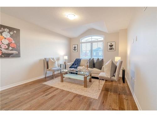 37 Blue Oak Street, Kitchener, ON - Indoor Photo Showing Living Room