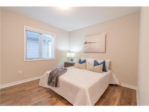 37 Blue Oak Street, Kitchener, ON - Indoor Photo Showing Bedroom