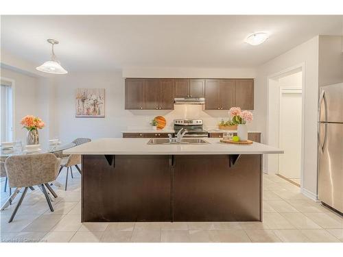 37 Blue Oak Street, Kitchener, ON - Indoor Photo Showing Kitchen With Double Sink With Upgraded Kitchen