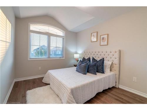 37 Blue Oak Street, Kitchener, ON - Indoor Photo Showing Bedroom