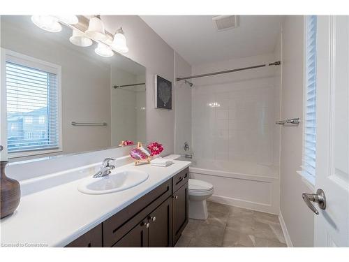 37 Blue Oak Street, Kitchener, ON - Indoor Photo Showing Bathroom