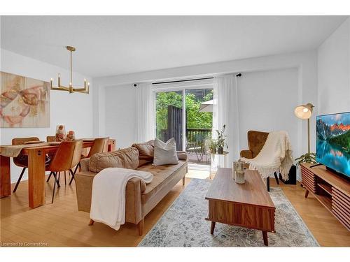 45-1059 Whetherfield Street, London, ON - Indoor Photo Showing Living Room