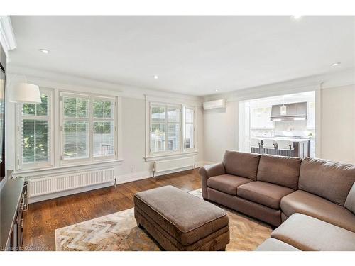 70 Oriole Road, Toronto, ON - Indoor Photo Showing Living Room