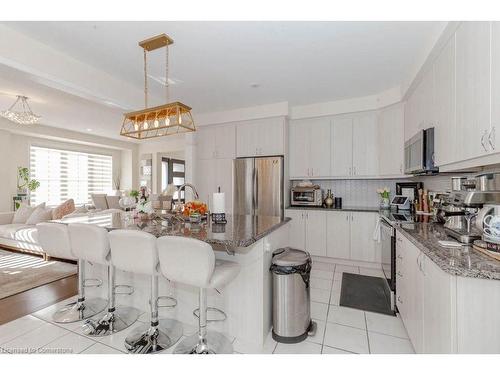 367 Equestrian Way, Cambridge, ON - Indoor Photo Showing Kitchen With Upgraded Kitchen